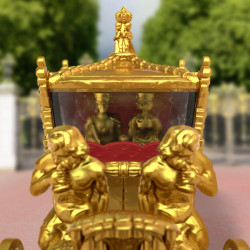 Matchbox Collectors Coronation Gold State Coach - korunovační zlatý kočár (sběratelský model, r. 2023)